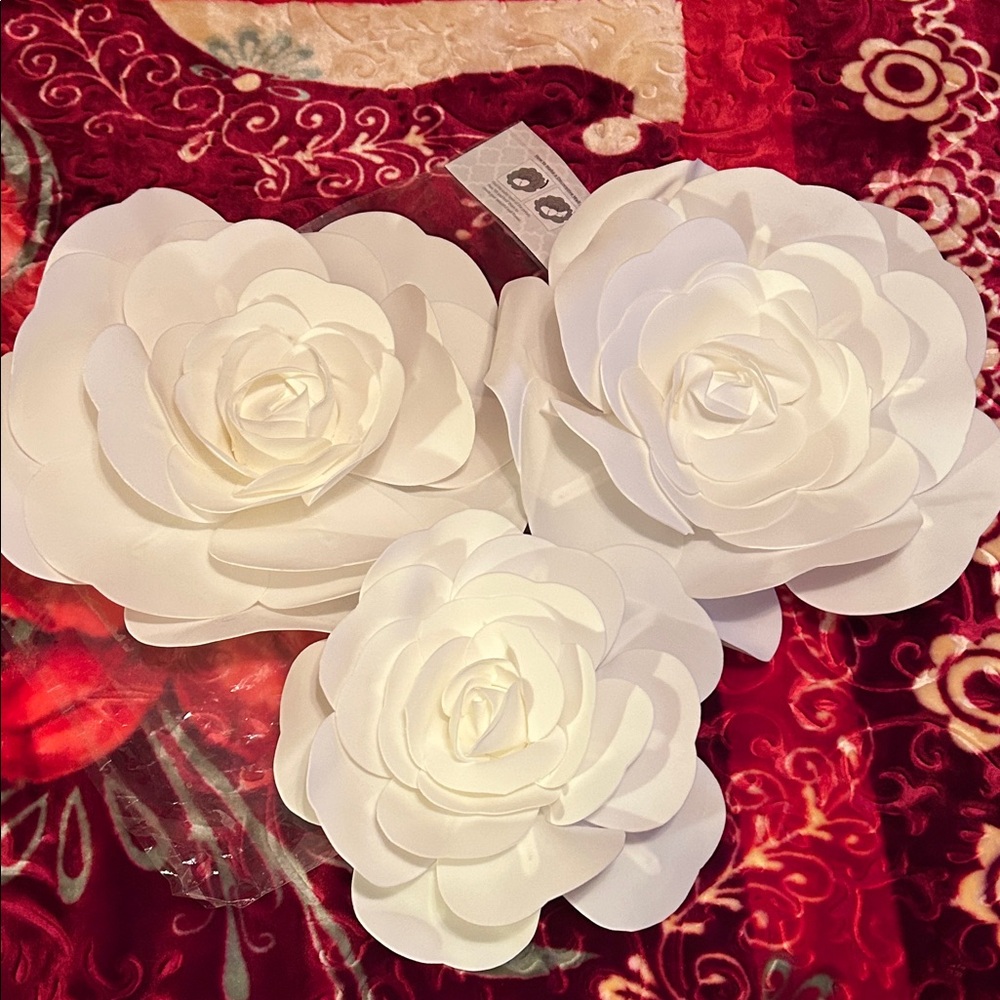 2 large 1 medium.Elegant White Floral Wall Decor measurements in pictures